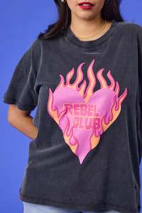 Sale Tees: Rebel Club Flaming Heart Boyfriend Tee Washed Black