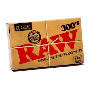 Raw Classic 300 Regular Rolling 1 1/4 Papers