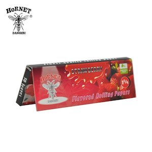Flavoured Rolling Papers: Hornet Rolling Paper 1 1/4 - Strawberry