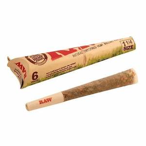 Pre Rolled Cones: RAW Classic Pre-Rolled Cones 1 1/4 Size 6pks