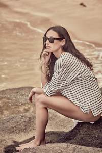 The Olsen Tee in Navy/Ivory Stripe