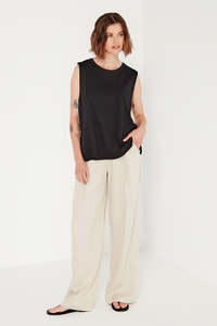 The Como Tank in Black