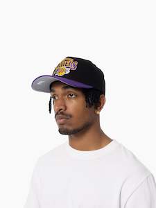 .MITCHELL & NESS LAKERS PRO PINCH FIT SNAPBACK - BLACK/PURPLE - (MNLL24098) - F