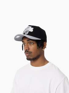 .MITCHELL & NESS RAIDERS PRO PINCH FIT SNAPBACK - BLACK/GREY - (MNLR24136) - F