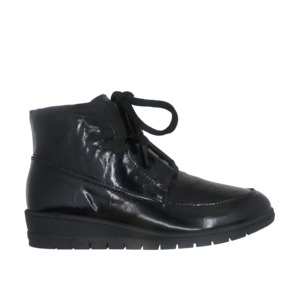 Boots: Alvie & Evie Volume