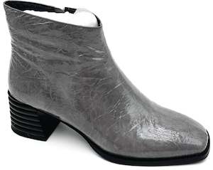 Mila Raine: MILA RAINE CHATEAU