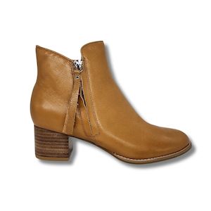 Django & Juliette Yaura