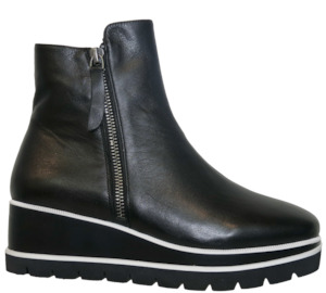 Wedges: Bresley Simona