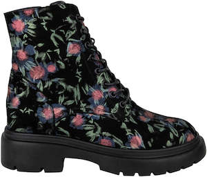 Hinako: Hinako Walker