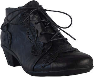 Hinako: Hinako Ursula