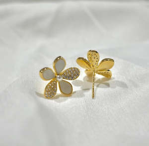 Jewellery: Gregory Ladner Mother of Pearl CZ Daisy Earring