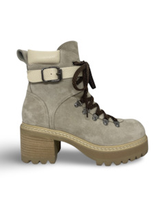 9206B By Laura Bellariva