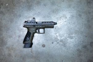Pistol Shooter Ready: Berretta APX Burst Fast Fire Red Dot