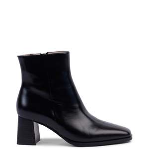 Kathryn Wilson: Kathryn Wilson Bryant Boot - Black Hi-Shine