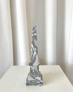Obelisk candle - Black and White