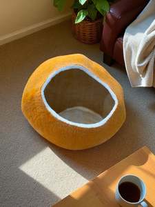 Pets: Felted Cat Cave - Orange