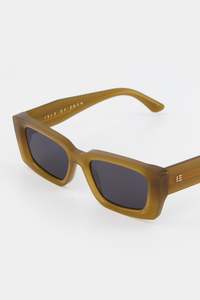 Accessories 2: Goldie