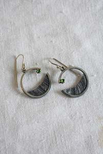 Bob Wyber Contemporary Nz Jewellery Artist: Bob Wyber silver + Tsavorite garnet earrings