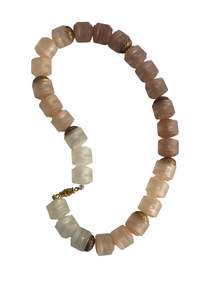 Jewellery: Retro beaded choker necklace