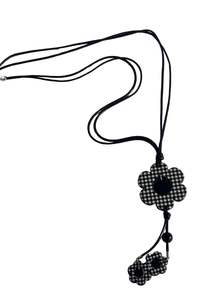 Jewellery: Checkered flowers statement necklace