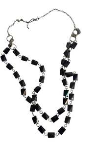Jewellery: Black twisted squares necklace