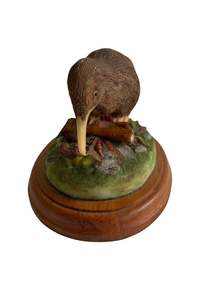 Decor: Southern Scenes NZ made kiwi figurine