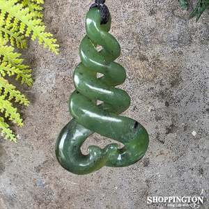 Bone Carvings: Pikorua Manawa Pounamu