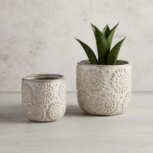 Planter Pots: Pot Planter - Embossed Flower