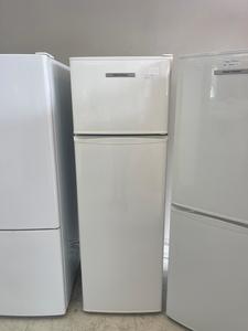 Products: White Fisher & Paykel 248L Top-mount Fridge-Freezer - Zone