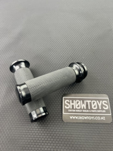 Handlebars: Harley Black Grips Fly by Wire