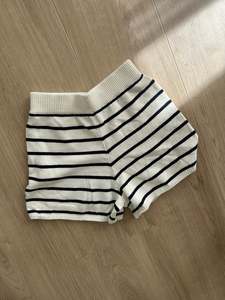 Striped knit shorts - small