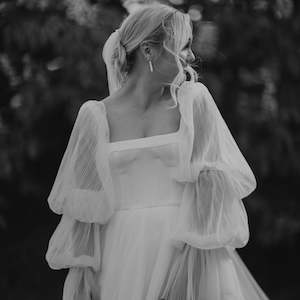 Droplet Pearl Earrings - Gold