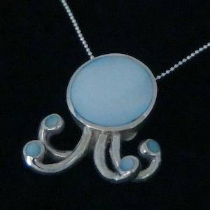 Curly Pearl Shell Necklace