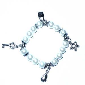 Costume Jewellery: Bead charm bracelet
