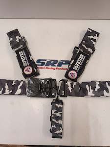 HARNESS SET LEVER LATCH 5PT CAMO SFI