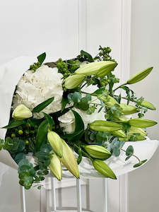 Bouquets: Classic Green & White Bouquet