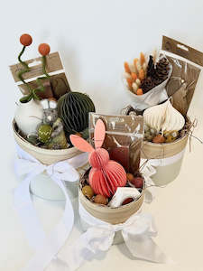 Easter: White Easter Gift Hampers
