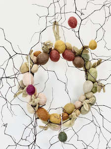 Easter: Felt Wreath with Hanging Eggs