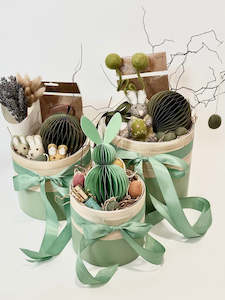 Easter: Mint Easter Gift Hampers