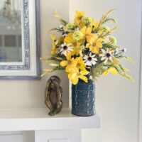 Products: Golden Girl Arrangement