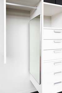 Accessories: Pull Out Swivel Mirror