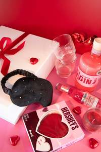Gift Guide: Love at First Sip – Red Shimmer Gin Box