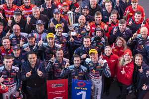 Biante: HOLDEN ZB COMMODORE  RED BULL AMPOL RACING  VAN GISBERGEN/TANDER #97  2022 Bathurst 1000 WINNER