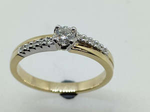 Diamond Rings: 9CT 11 Stone Diamond Ring L19079D