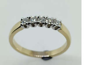 Diamond Rings: 9CT 5 Stone Diamond Ring L17279D