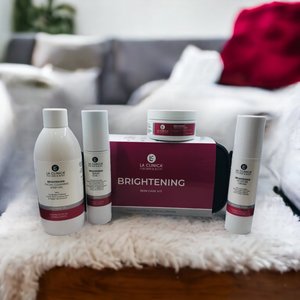 Bundles Skin Care Set: La Clinica Brightening Skin Care Kit