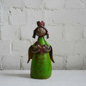 Vintage Metal Friend | 17. Queen of Green With Three Hearts
