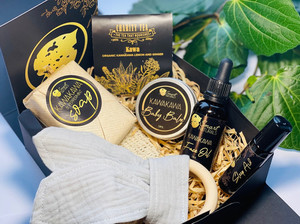 The Mama & Baby Box Smart Naturals