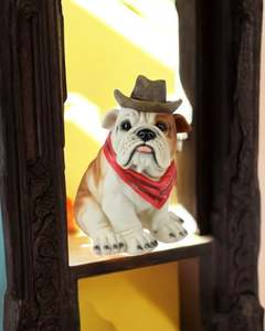 Dogs: Sitting Cowboy Bulldog