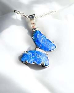 Crystal Jewellery: Pendant, Butterfly, Lapis Lazuli